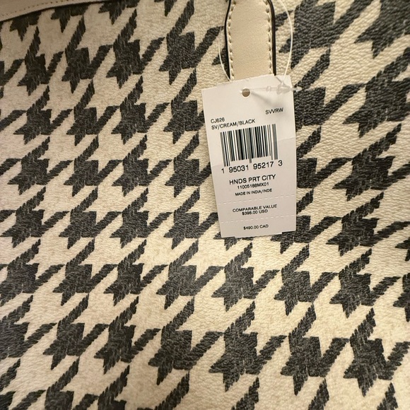 NEW W/Tags Chevron design Coach handbag(Grey & Cream.JUST THE HANDBAG! - Picture 9 of 9